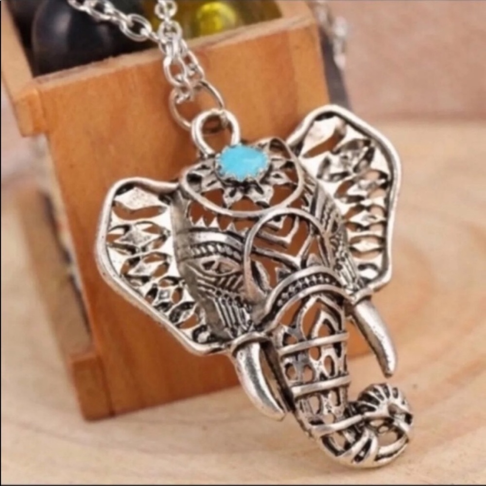 🐘 NWT BOUTIQUE BOHEMIAN ELEPHANT NECKLACE